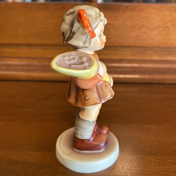 🤎TM7 ‘A Sweet Offering’ Hummel Goebel #549 3/0 - Picture 4 of 7